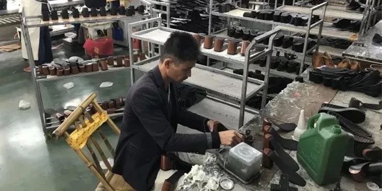 Dejing的凈??制鞋廠除臭劑，治理揮發性有機化合物(VOC)廢氣.jpg